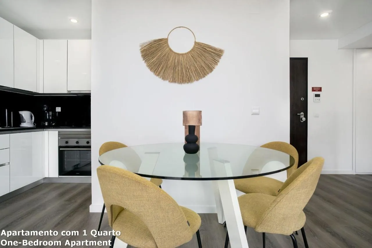 Akisol Faro Yellow Apartment
